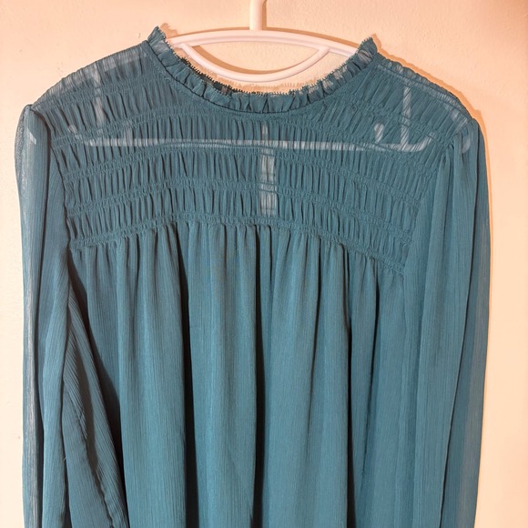 Banana Republic Smocked Ruffle Collar Blouse in Glen Green Size Large - Picture 2 of 7